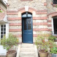 Reproduction isolante de porte ancienne