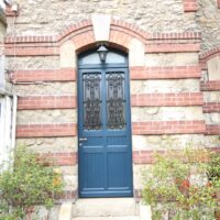 Reproduction isolante de porte ancienne