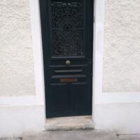 Reproduction isolante de porte ancienne