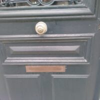 Reproduction isolante de porte ancienne