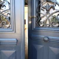 Reproduction isolante de porte ancienne