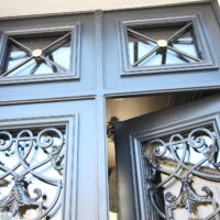 Reproduction isolante de porte ancienne