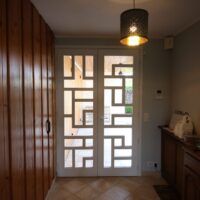 reproduction isolante d'une porte contemporaine