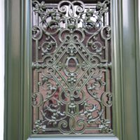 Reproduction isolante de porte ancienne